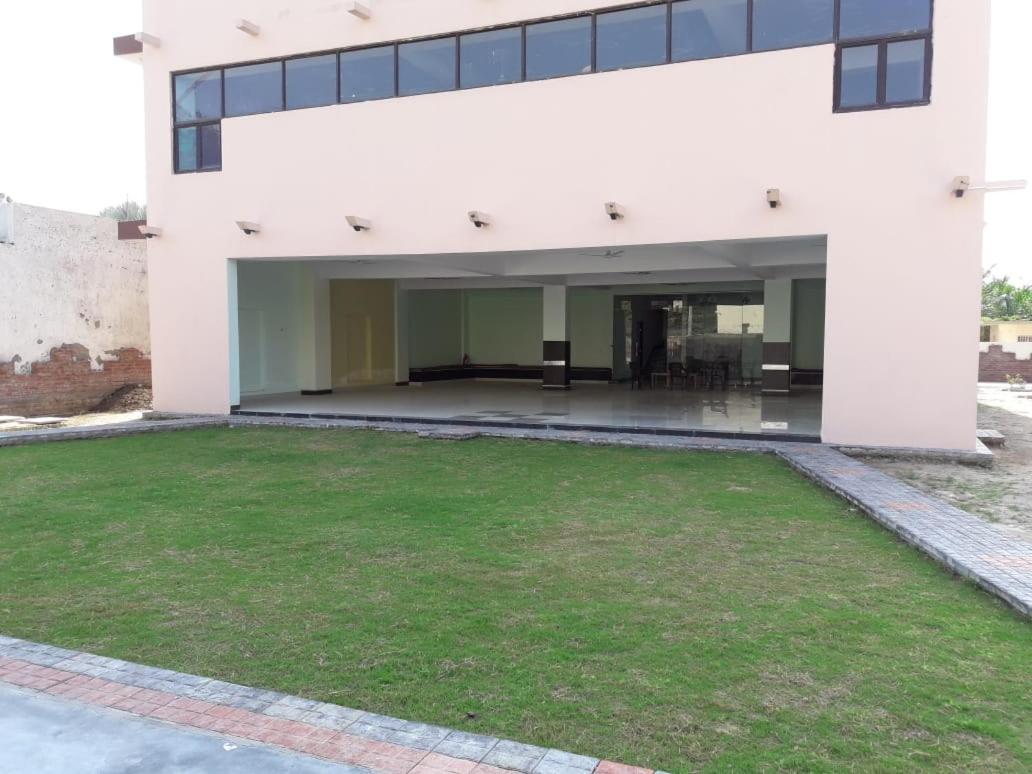 Yog Bhawan Aparthotel Greater Noida Bagian luar foto