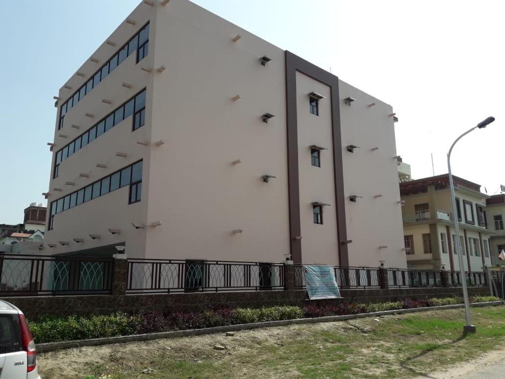 Yog Bhawan Aparthotel Greater Noida Bagian luar foto